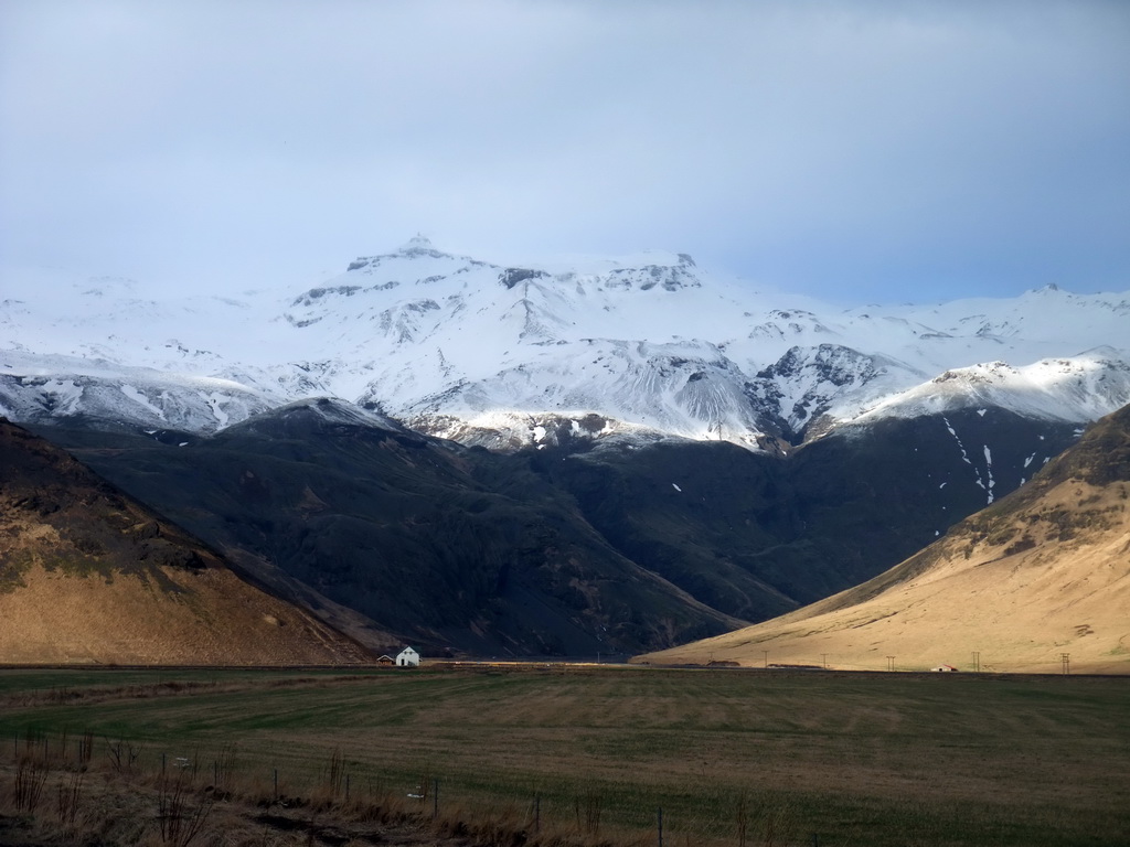 The Eyjafjallajökull volcano, viewed from the Raufarfellsvegur road