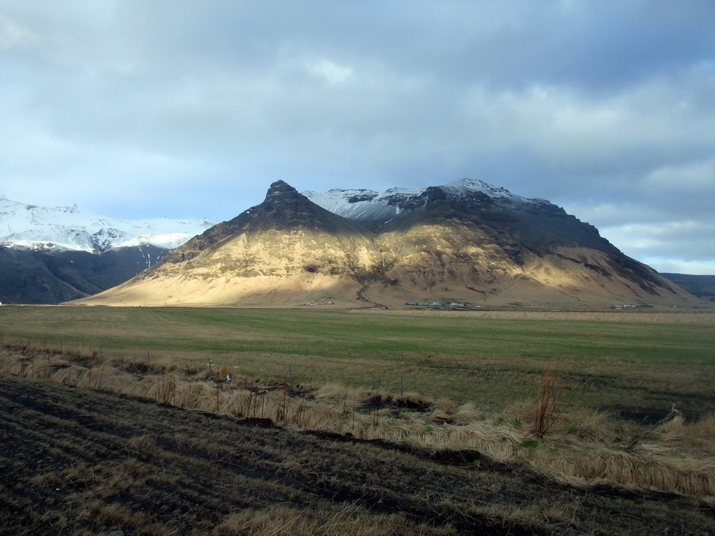 The Eyjafjallajökull volcano, viewed from the Raufarfellsvegur road