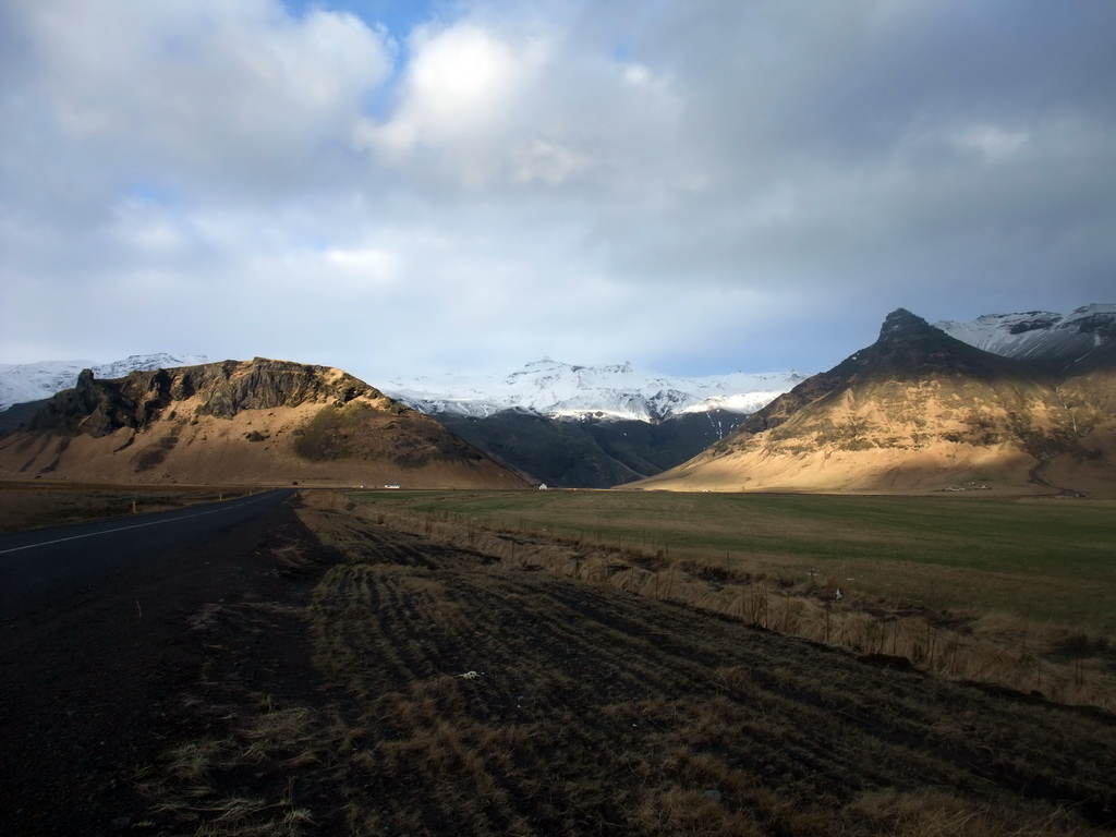 The Raufarfellsvegur road and the Eyjafjallajökull volcano