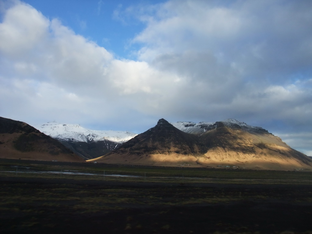 The Eyjafjallajökull volcano, viewed from the rental car on the Hringvegur road