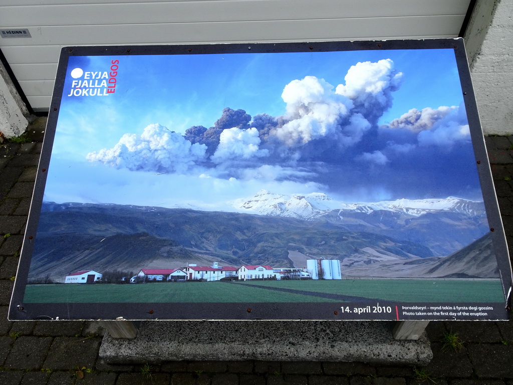 Photograph of the first day of the eruption of the Eyjafjallajökull volcano in 2010, in front of the Þorvaldseyri visitor centre
