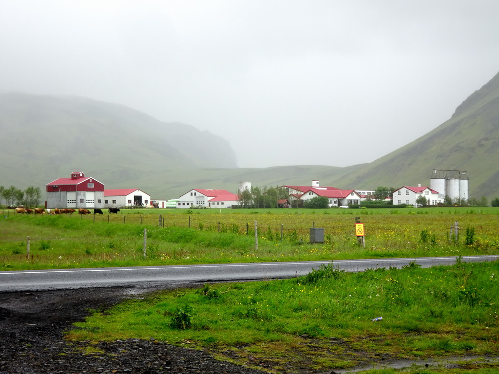 The Þorvaldseyri farm and the Eyjafjallajökull volcano, viewed from the parking lot of the Þorvaldseyri visitor centre