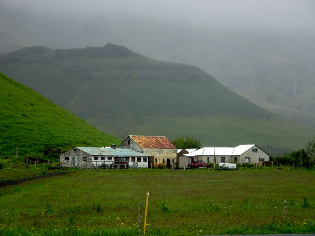 The Nupakot farm and the Eyjafjallajökull volcano, viewed from the parking lot of the Þorvaldseyri visitor centre