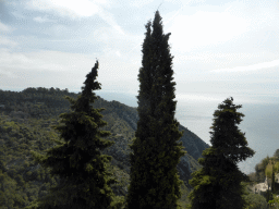 Trees and hills at the southeast side of the town, viewed from the Placette square