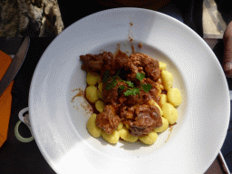 Meat and pasta at the Restaurant Le Nid d`Aigle at the Rue du Château street