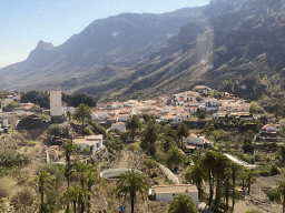 The town center, viewed from the tour bus on the GC-60 road