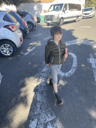 Max with an ice cream at the Calle Néstor Álamo street