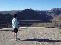 Miaomiao at the Mirador Astronómico de la Degollada de las Yeguas viewpoint