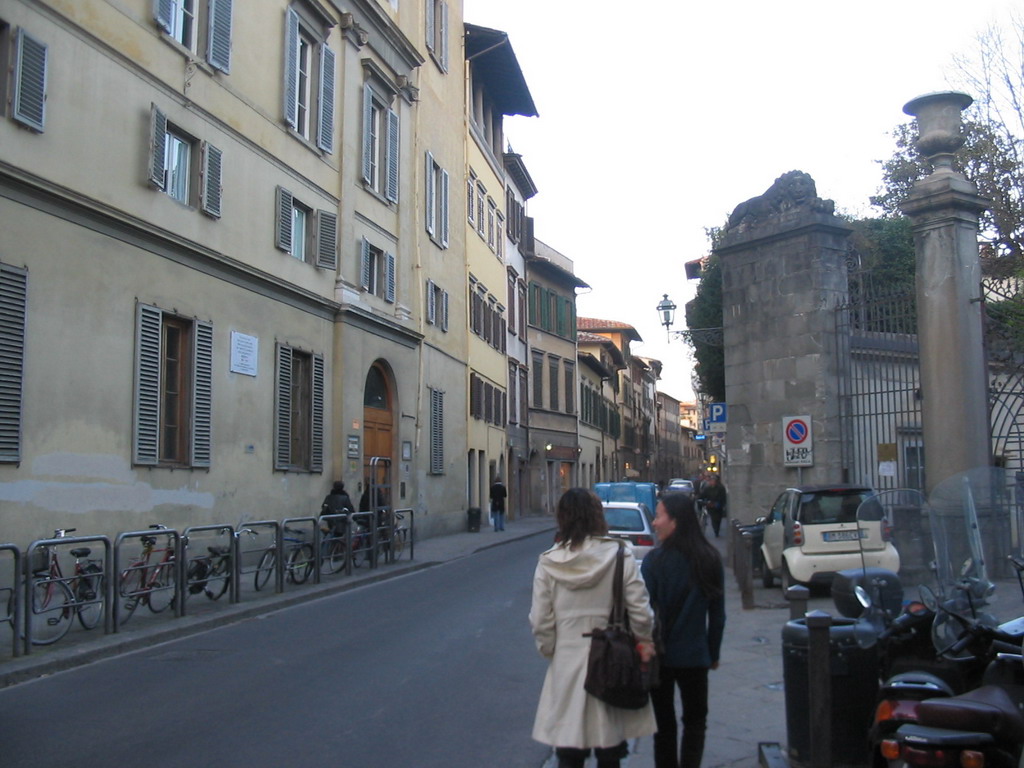 Miaomiao and her friend at the northwest entrance to the Boboli Gardens at the Via Romana street