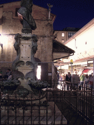 The Monument to Benvenuto Cellini at the Ponte Vecchio bridge, by night