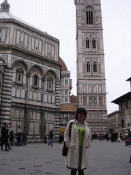 Miaomiao at the Piazza di San Giovanni square, with a view on the Baptistery of St. John, the Cathedral of Santa Maria del Fiore and the Campanile di Giotto tower