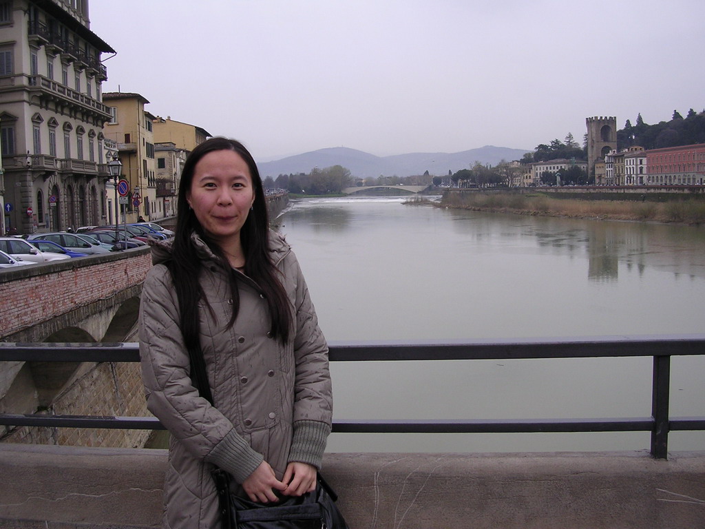 Miaomiao`s friend at the Ponte alle Grazie bridge, with a view on the Ponte San Niccolò bridge over the Arno river, the Terzo Giardino garden and the San Niccolò Tower