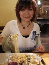 Miaomiao eating spaghetti at the La Grotta di Leo restaurant