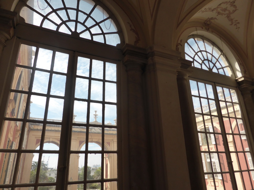 Windows inbetween the staircase and the inner courtyard of the Royal Palace