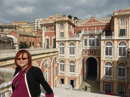 Miaomiao at the roof terrace of the Royal Palace, with a view on the back side of the Royal Palace