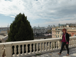Miaomiao at the roof terrace of the Royal Palace, with a view on the Old Harbour and the Lighthouse of Genoa