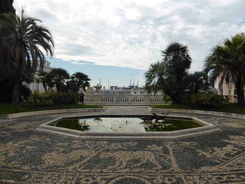 Fountain at the outer courtyard of the Royal Palace