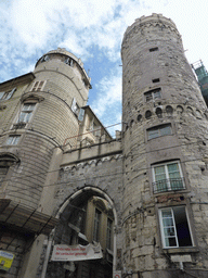 The Porta dei Vacca gate at the Via delle Fontane street