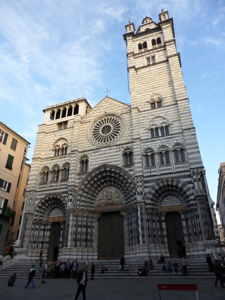 Front of the Cathedral of San Lorenzo at the Via Chiabrera street