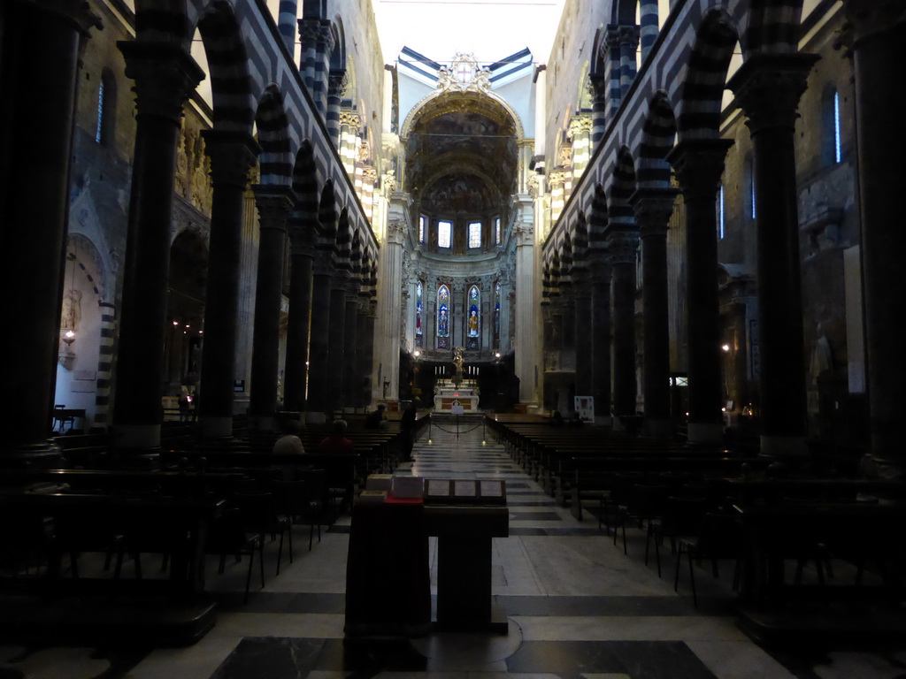 Nave and apse of the Cathedral of San Lorenzo
