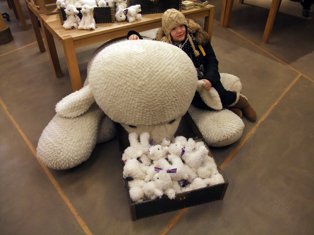 Miaomiao with a stuffed animal in the souvenir shop of Hotel Geysir