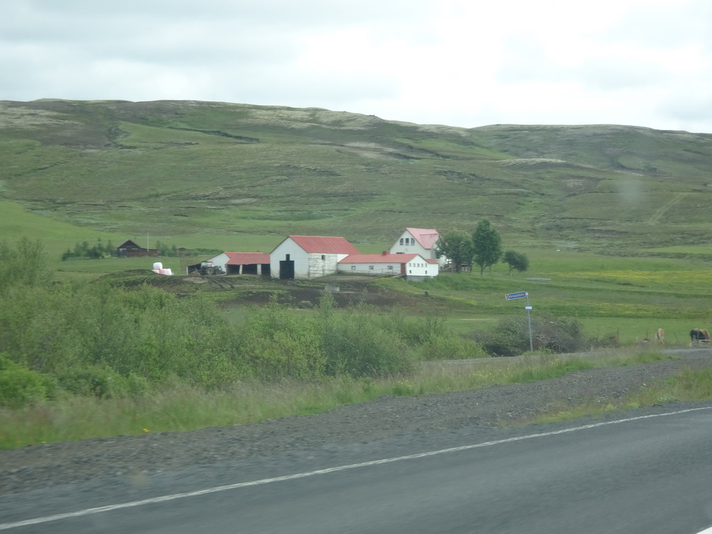 Farm along the Laugarvatnsvegur road, viewed from the rental car