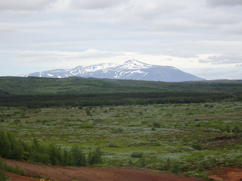 Mountains, viewed from the Útsýnisskífa viewpoint at the Geysir geothermal area