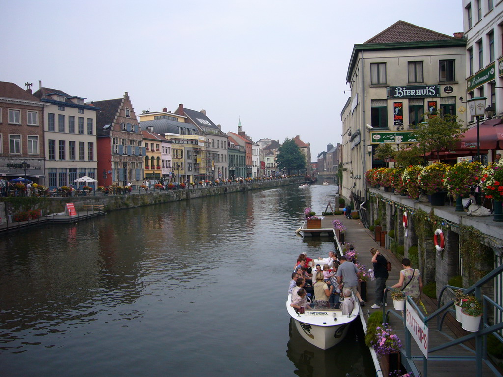 Tour boats on the east side of the Leie river, viewed from the Kleine Vismarkt bridge