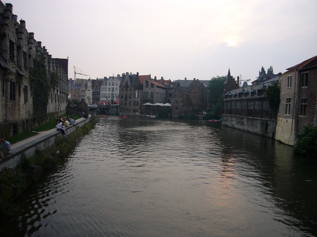 The west side of the Leie river, the Groot Vleeshuis and Feestzaal Oude Vismijn buildings and the Appelbrugpark, viewed from the Kleine Vismarkt bridge