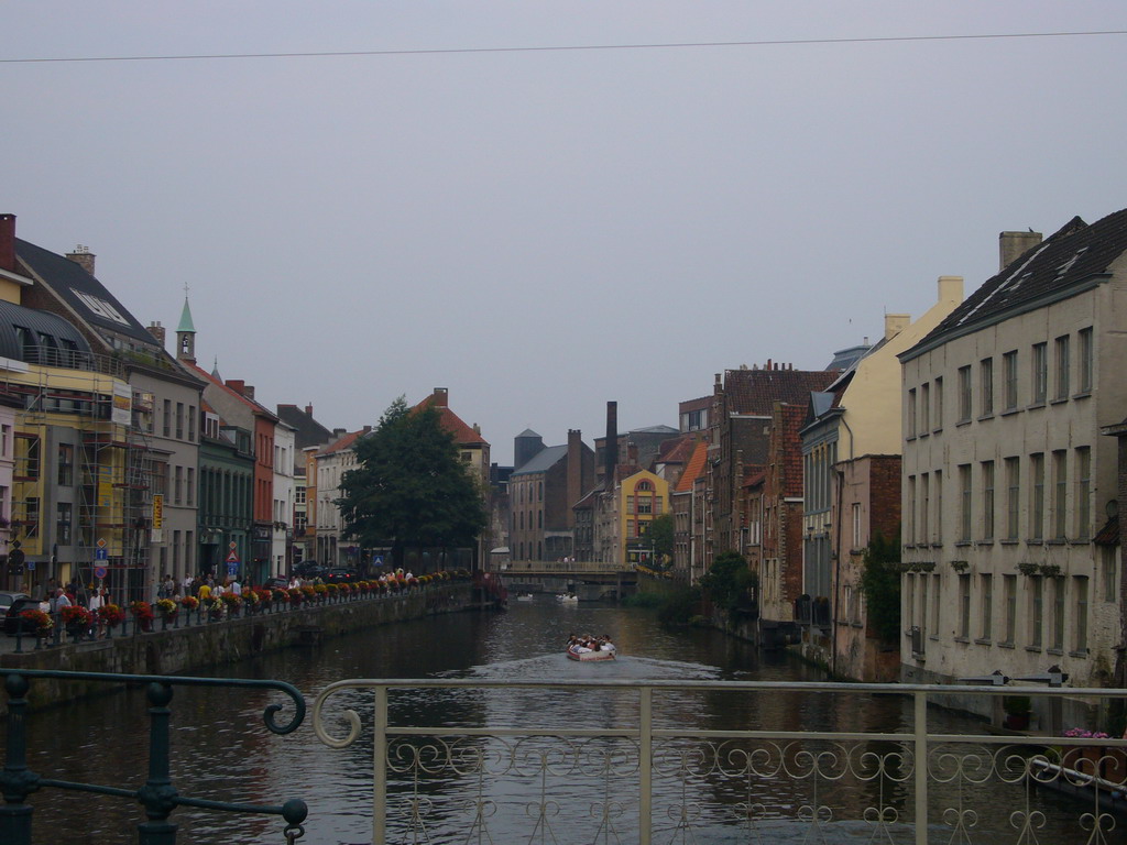 The east side of the Leie river, viewed from the Kleine Vismarkt bridge