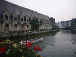 Tour boat on the west side of the Leie river and the Groot Vleeshuis building, viewed from the Kleine Vismarkt bridge