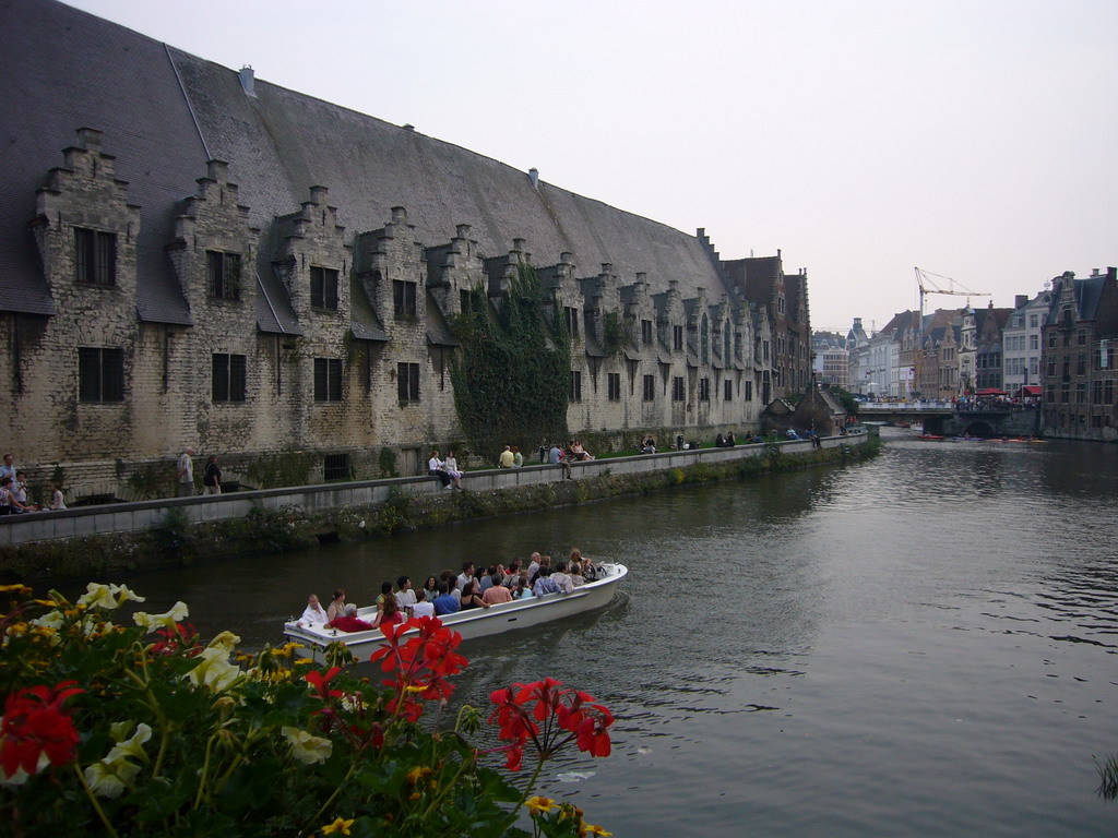 Tour boat on the west side of the Leie river and the Groot Vleeshuis building, viewed from the Kleine Vismarkt bridge