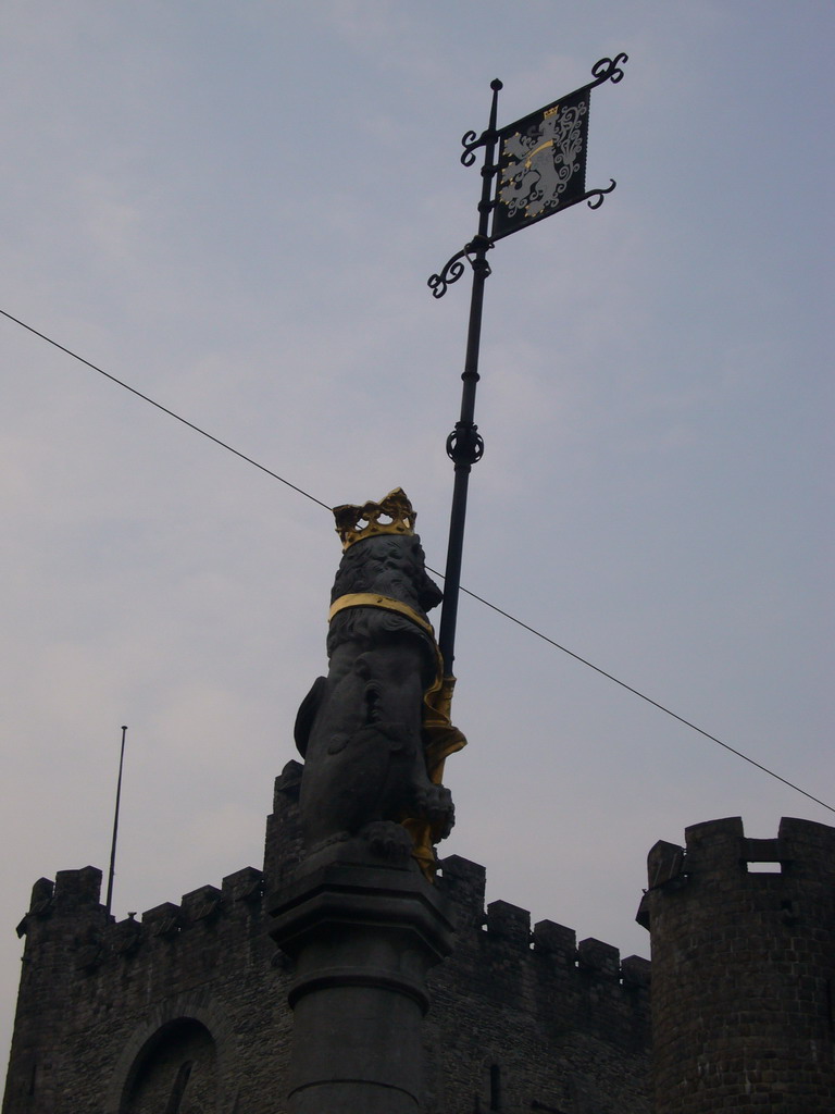 Lion statue at the Sint-Veerleplein square and the front of the Gravensteen Castle