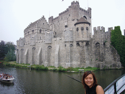 Miaomiao on the Execution Bridge, with a view on the Gravensteen Castle and boats on the Leie river