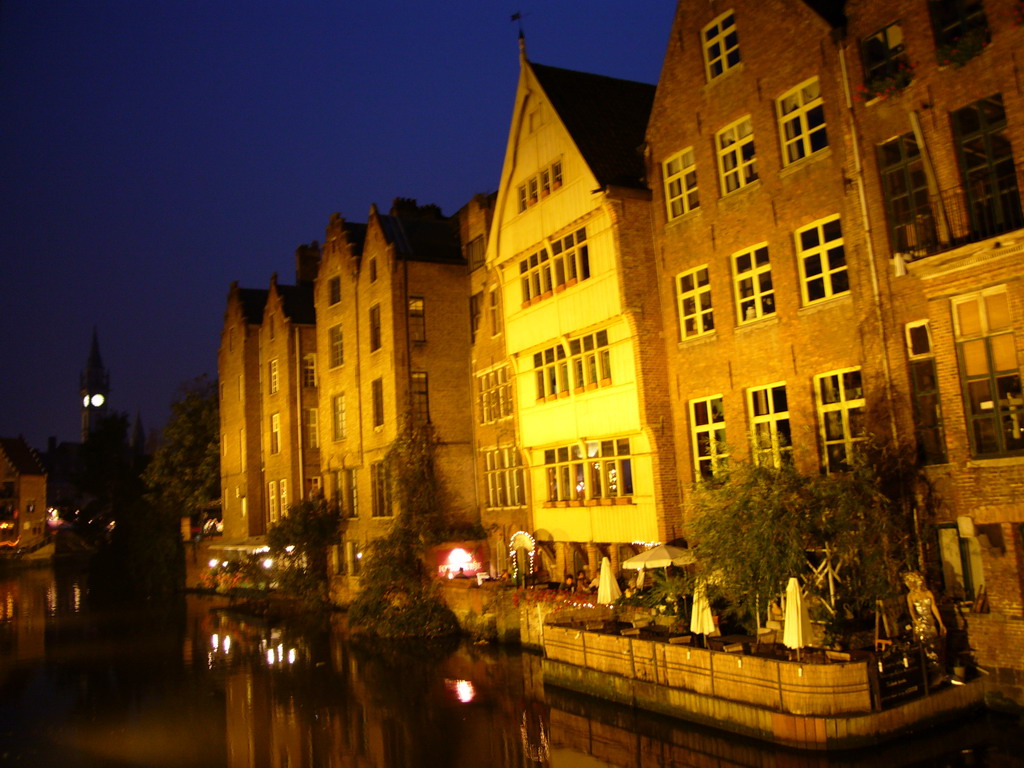 The Leie river, the `t Gents Fonduehuisje restaurant and other restaurants, viewed from the Execution Bridge, by night