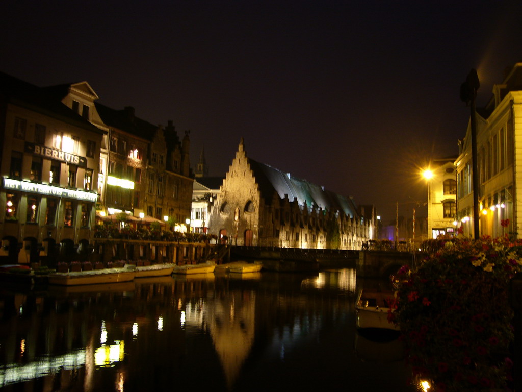 The Kleine Vismarkt bridge over the Leie river and the Groot Vleeshuis building, viewed from the Kraanlei street, by night