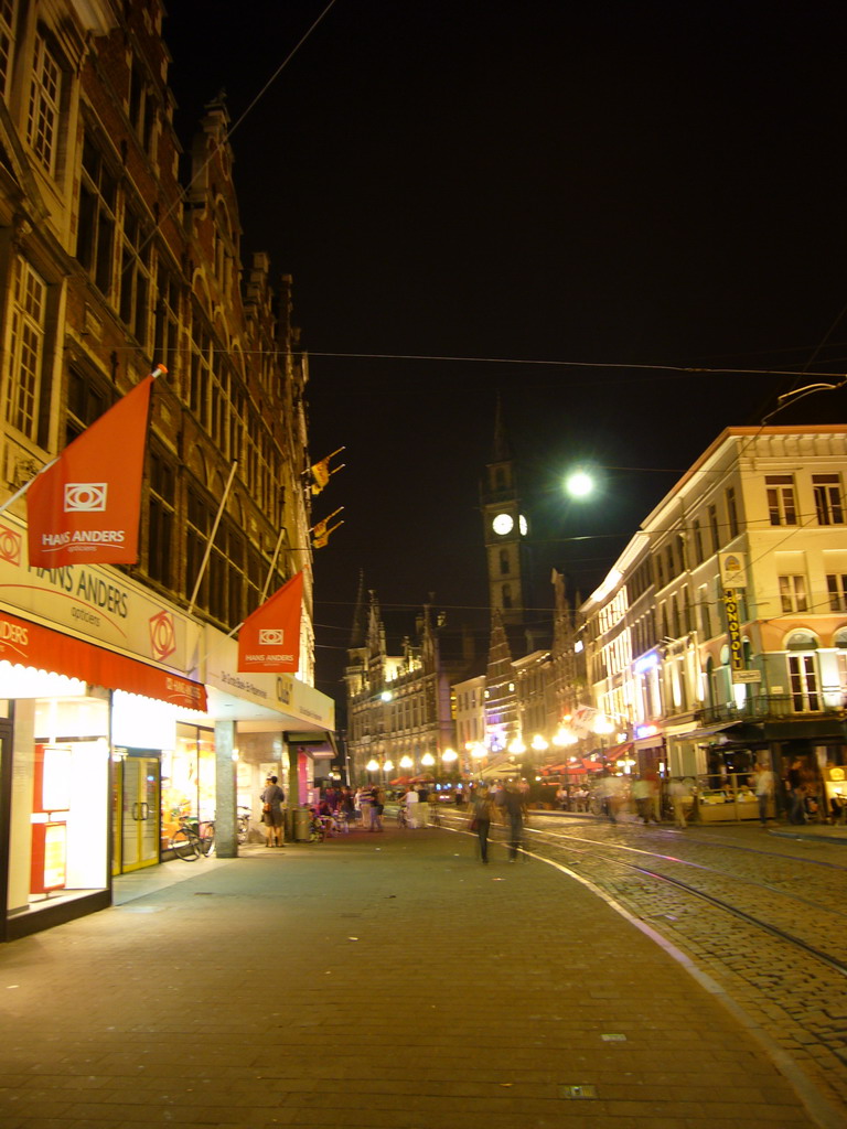 The Kortemunt street and the Post Plaza building, by night
