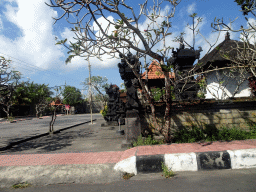 The Pura Batur temple at the crossing of the Jalan Kopral Wayan Limbuk and Jalan Raya Guwang streets at Ketewel, viewed from the taxi