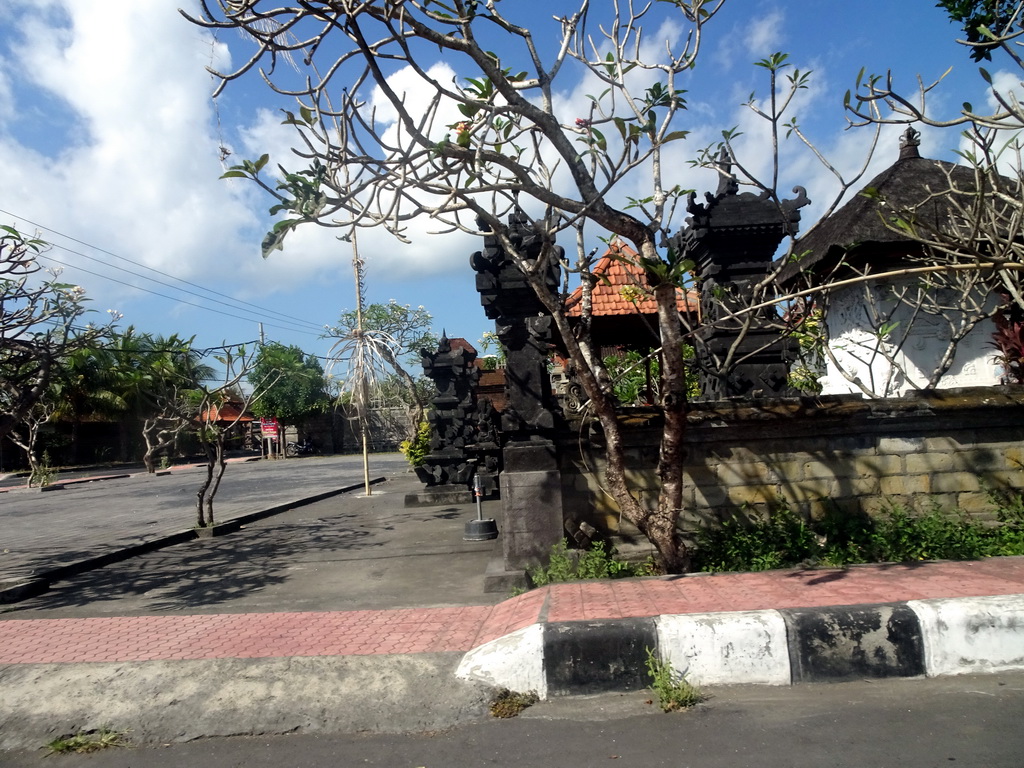 The Pura Batur temple at the crossing of the Jalan Kopral Wayan Limbuk and Jalan Raya Guwang streets at Ketewel, viewed from the taxi