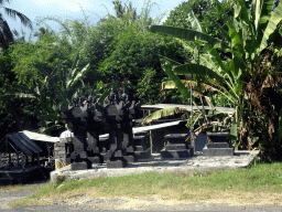 Sculptures along the Jalan Prof. Dr. Ida Bagus Mantra street at Sukawati, viewed from the taxi