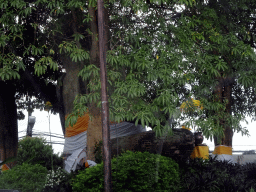 The Patung Bayi monument at the Jalan Raya Mas street at Sukawati, viewed from the taxi from Ubud