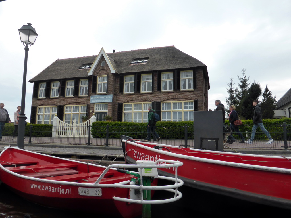 Boats and the Town Hall at the Dominee T.O. Hylkemaweg street, viewed from our tour boat