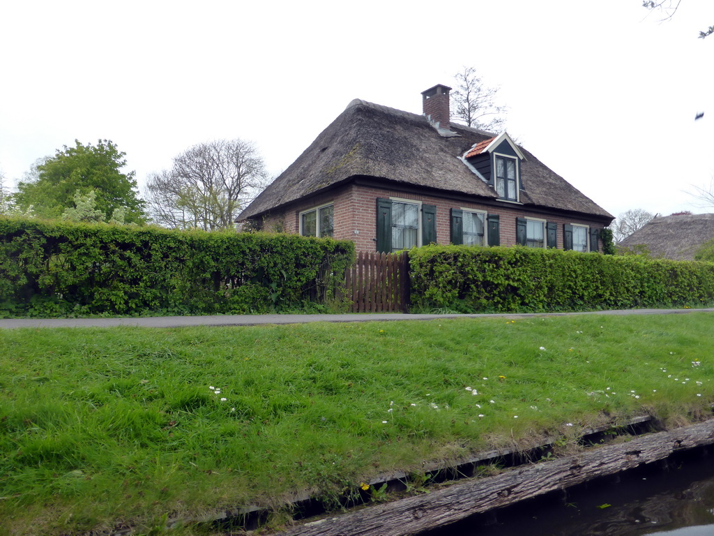 House at the Binnenpad canal, viewed from our tour boat