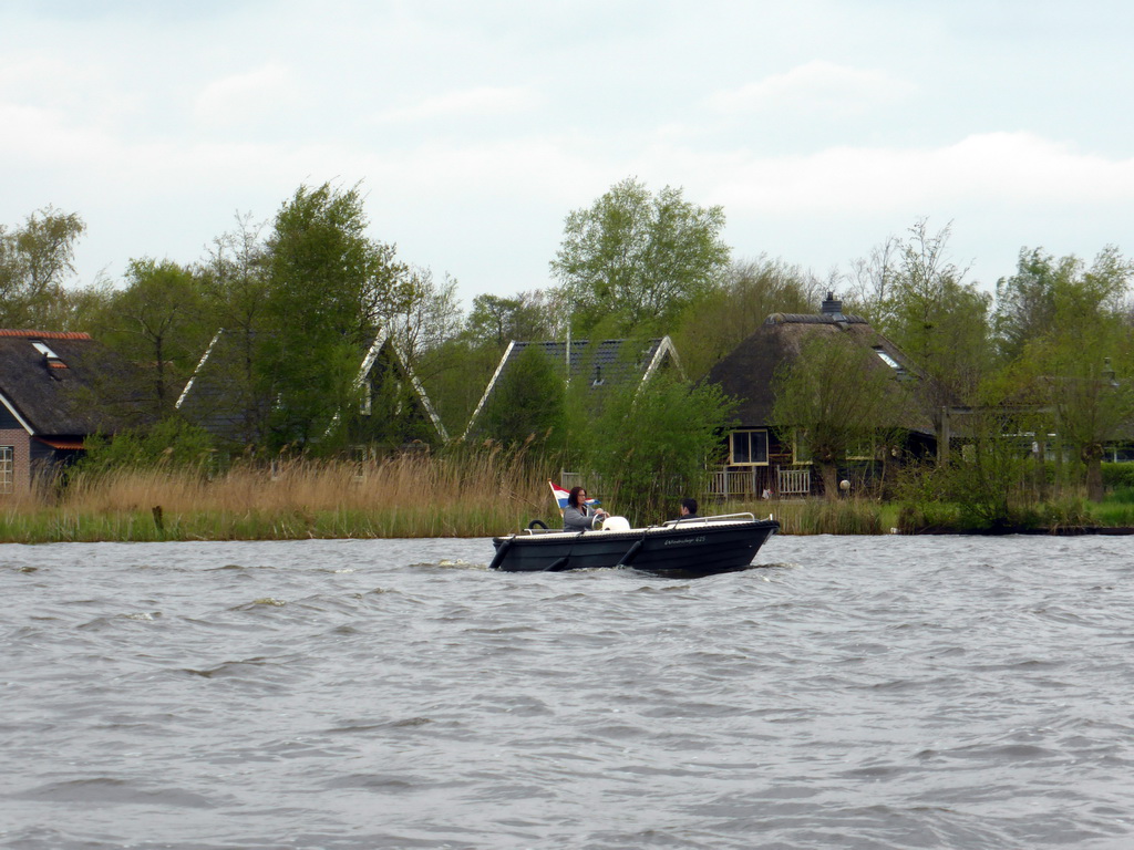 Boat and houses at the banks of the Bovenwijde lake, viewed from our tour boat