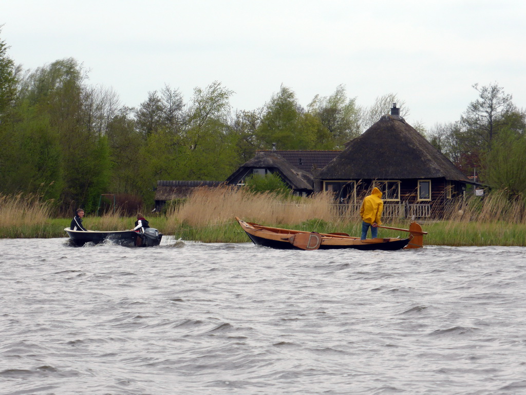 Boats and houses at the banks of the Bovenwijde lake, viewed from our tour boat