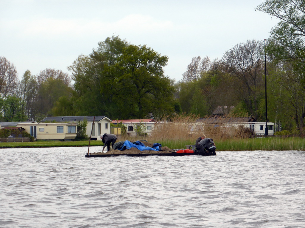 Boat and holiday houses at the banks of the Bovenwijde lake, viewed from our tour boat