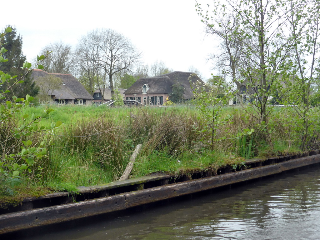 Houses at the Volkensvaart canal, viewed from our tour boat