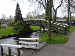 Boat, houses and bridges over the Binnenpad canal