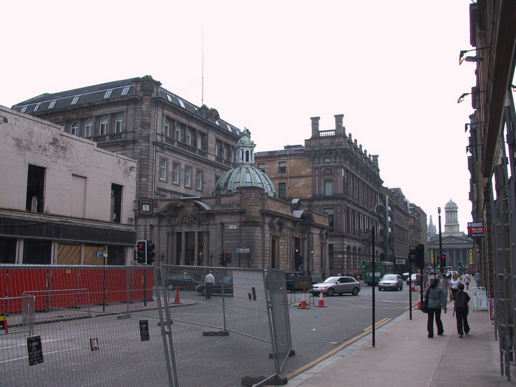 Ingram Street with the front of the Gallery of Modern Art