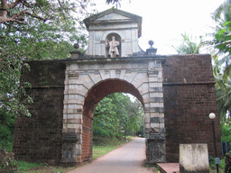 Front of the Viceroy`s Arch at Old Goa, with a statue of Vasco da Gama